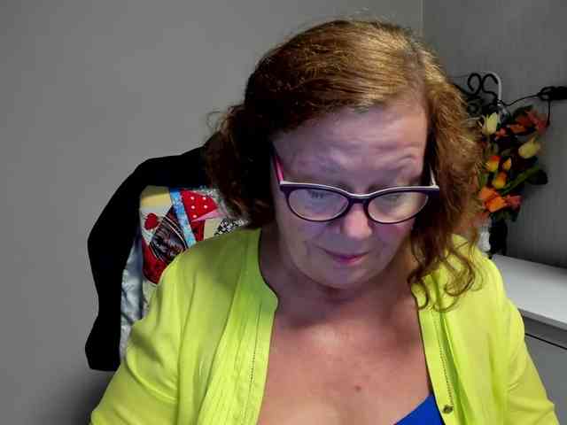 flirty-adele webcam