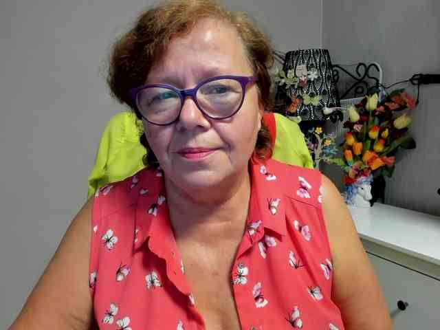 flirty-adele webcam