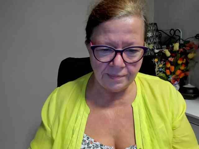flirty-adele webcam
