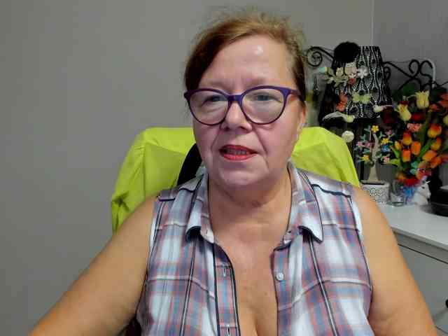 flirty-adele webcam