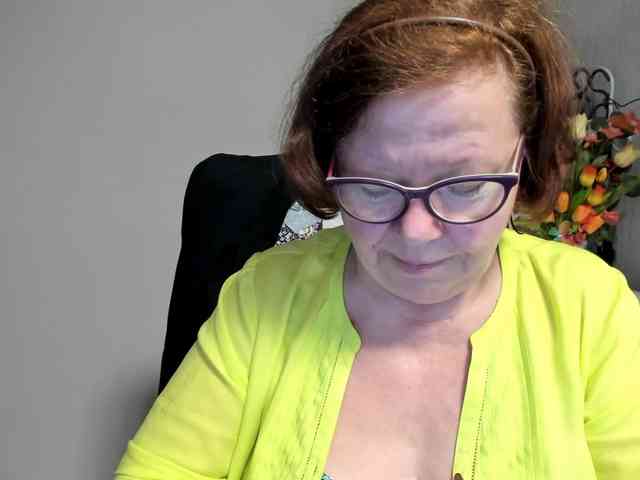 flirty-adele webcam
