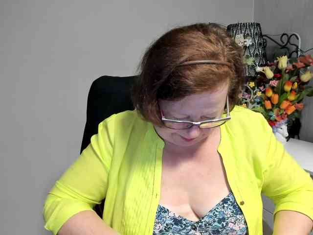 flirty-adele webcam