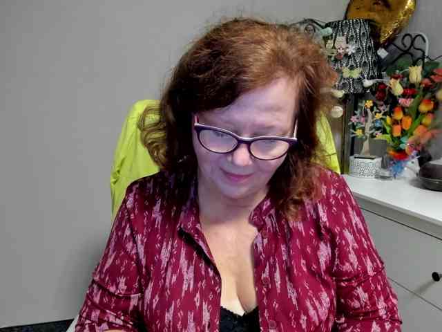 flirty-adele webcam