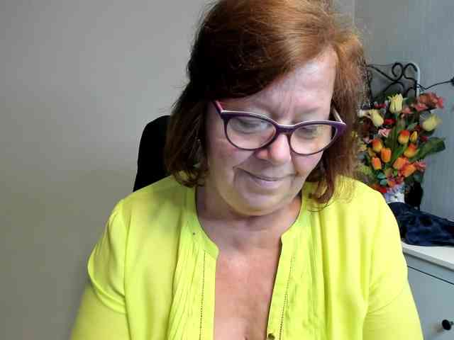flirty-adele webcam
