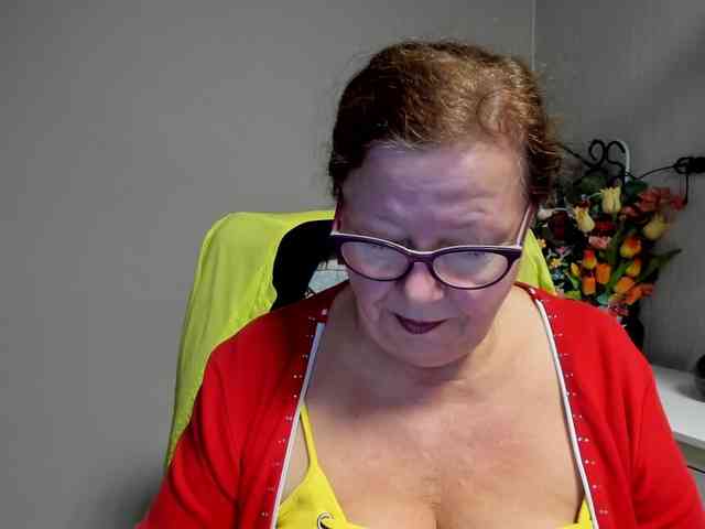 flirty-adele webcam