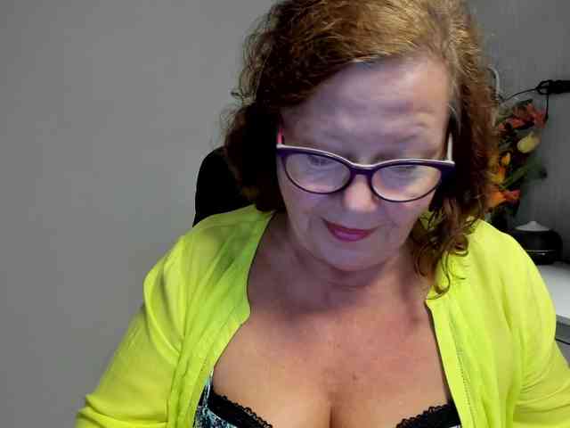 flirty-adele webcam