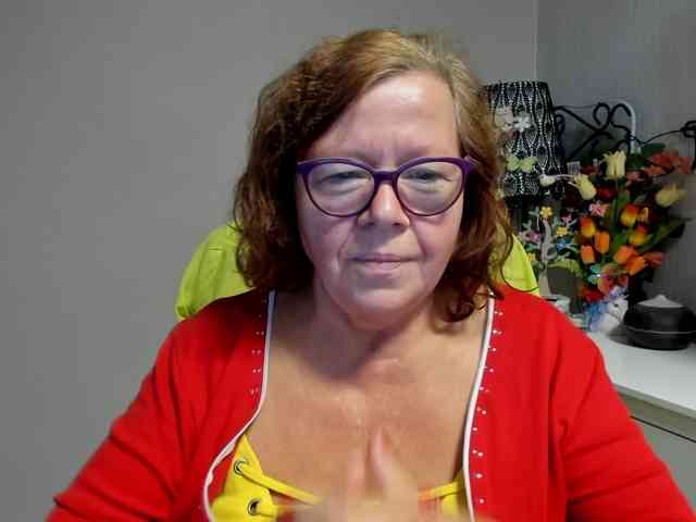 flirty-adele webcam