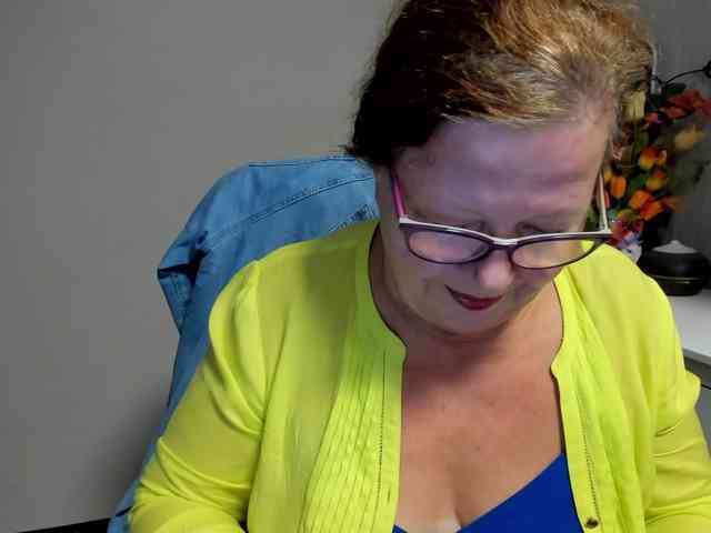 flirty-adele webcam