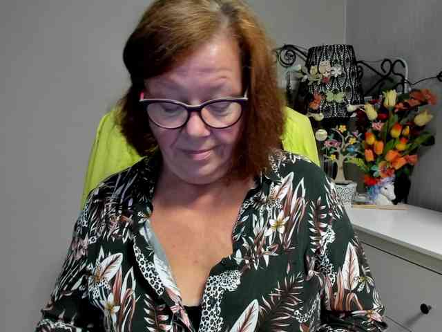 flirty-adele webcam