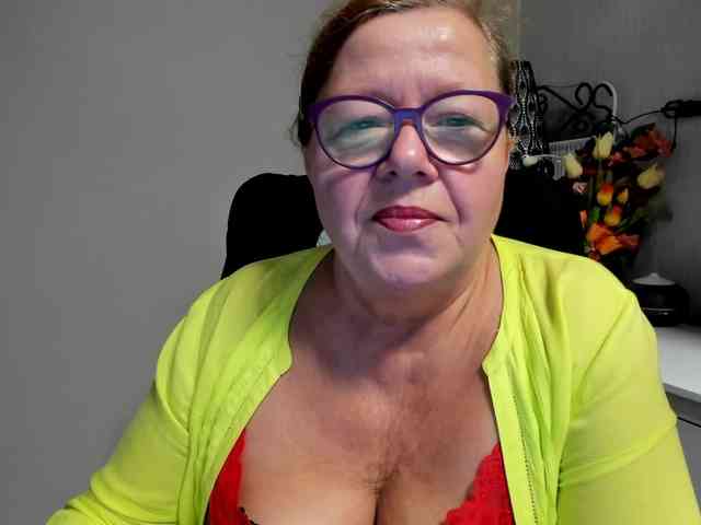 flirty-adele webcam