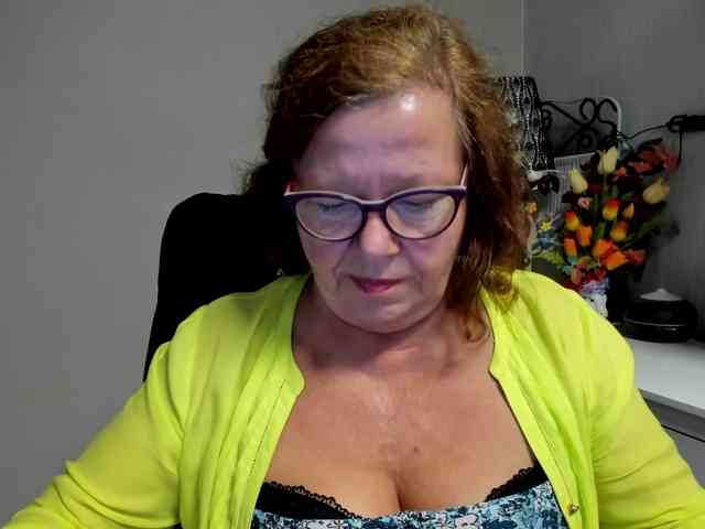 flirty-adele webcam