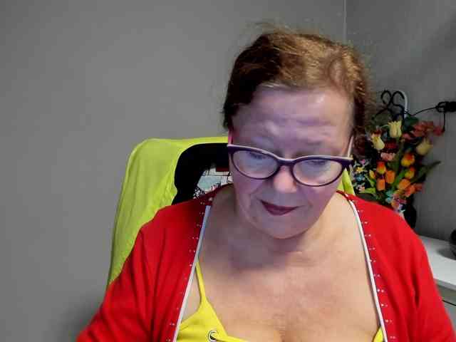 flirty-adele webcam