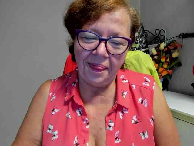 flirty-adele webcam