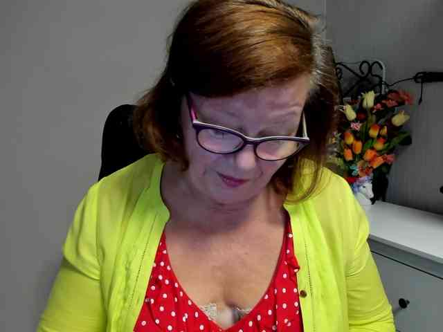 flirty-adele webcam