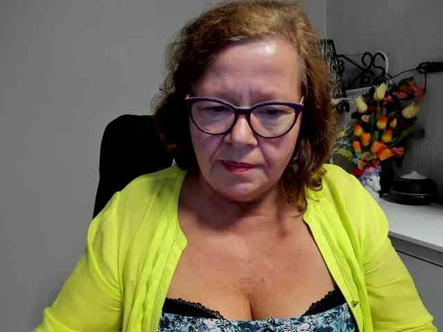 flirty-adele webcam