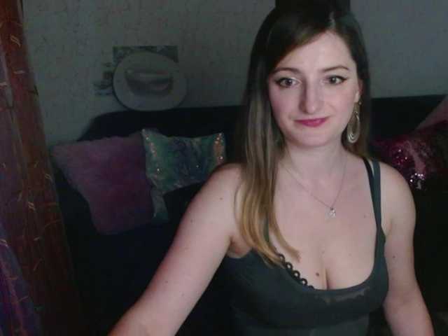 tastyariel live cam on BongaCams