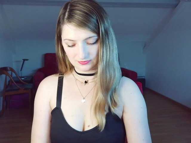 tastyAriel live cam preview