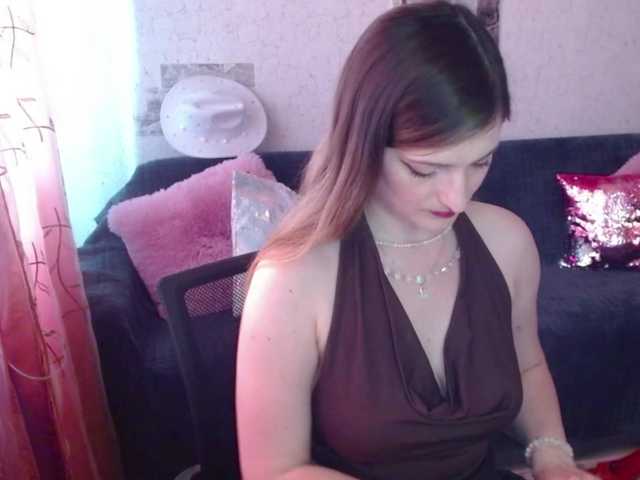 tastyariel live cam su BongaCams