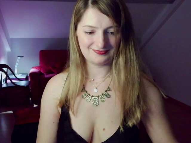 tastyAriel live cam preview