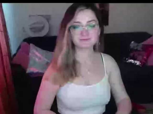 tastyAriel ist ein heißes deutsches Camgirl, das auf dich im Live-Chat wartet