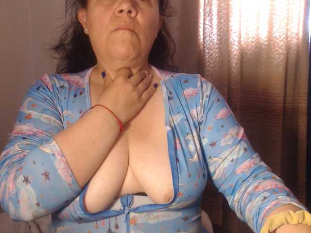 agathamiller live cam preview
