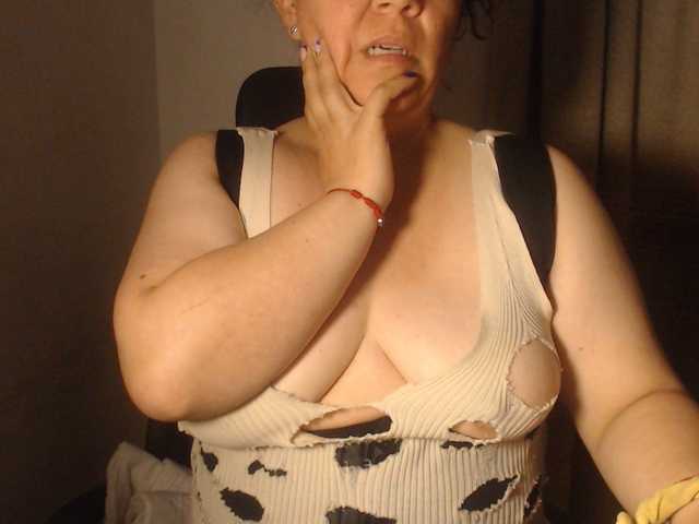 agathamiller live cam preview