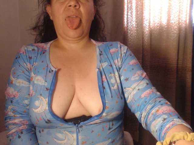 agathamiller live cam preview