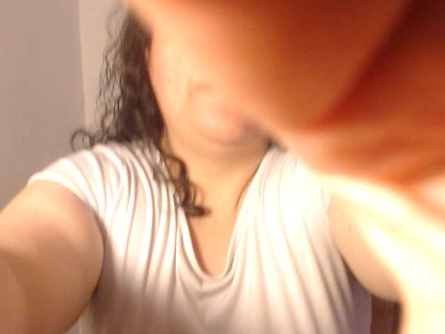 le modèle agathamiller est en webcam porno dans un show sur le site bongacams, il possède les tags suivants: Latino/Hispanic,Brunette,Hairy