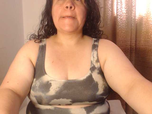 le modèle agathamiller est en webcam porno dans un show sur le site bongacams, il possède les tags suivants: Latino/Hispanic,Brunette,Hairy