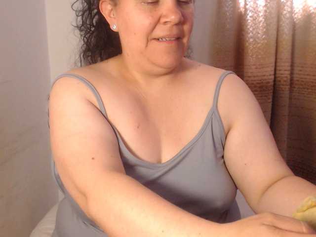 le modèle agathamiller est en webcam porno dans un show sur le site bongacams, il possède les tags suivants: Latino/Hispanic,Brunette,Hairy