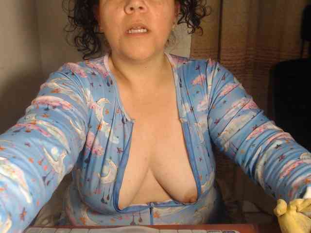 Agathamiller's cam show statistics and live stream