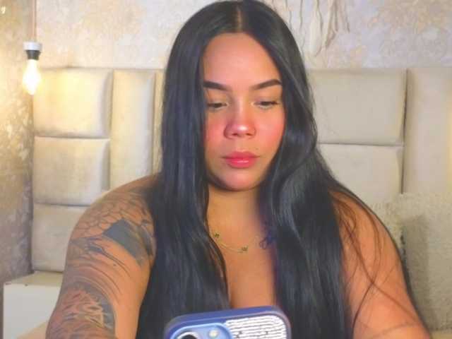 emilyqueen3xx live cam on BongaCams