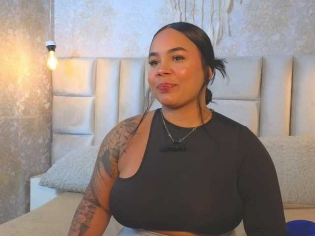 emilyqueen3xx live cam on BongaCams