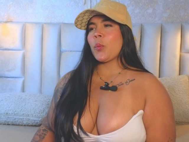 emilyqueen3xx live cam on BongaCams