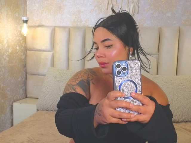 emilyqueen3xx live webcam show