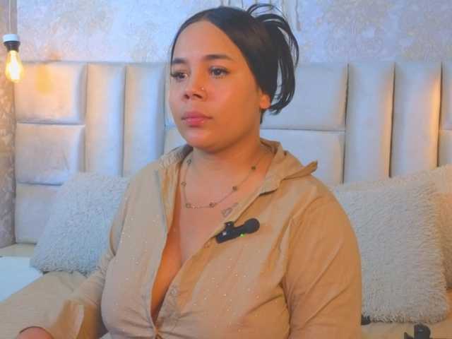 emilyqueen3xx live cam on BongaCams