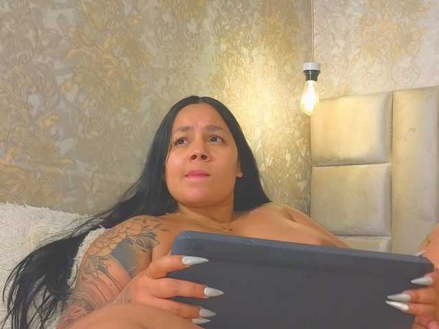 EmilyQueen3xx webcam