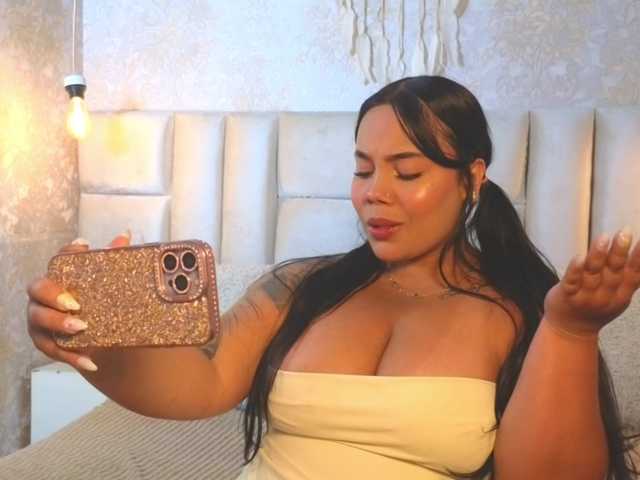 emilyqueen3xx live cam on BongaCams