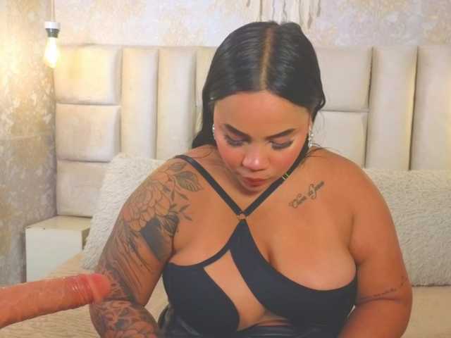 emilyqueen3xx live cam on BongaCams