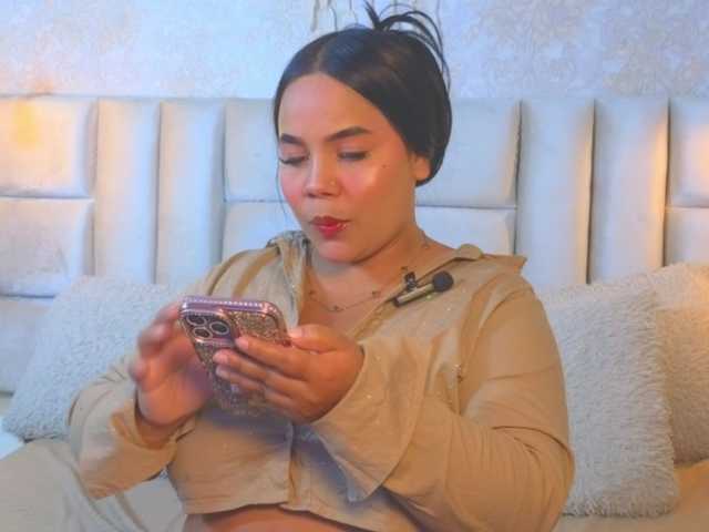 emilyqueen3xx live cam on BongaCams