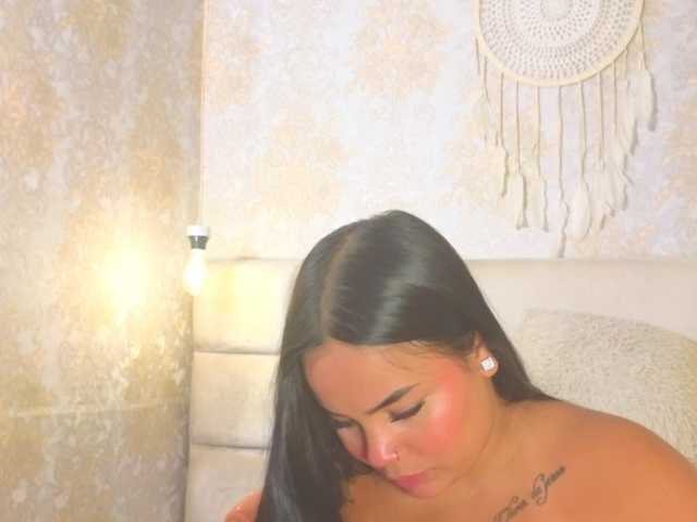 emilyqueen3xx live webcam show