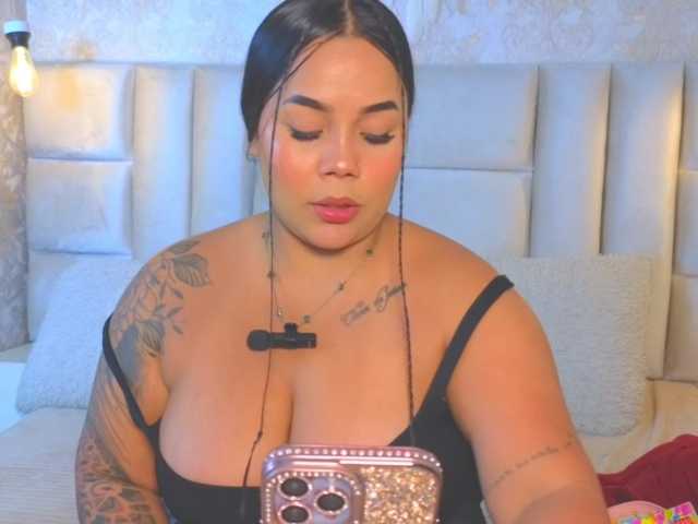 emilyqueen3xx live cam on BongaCams