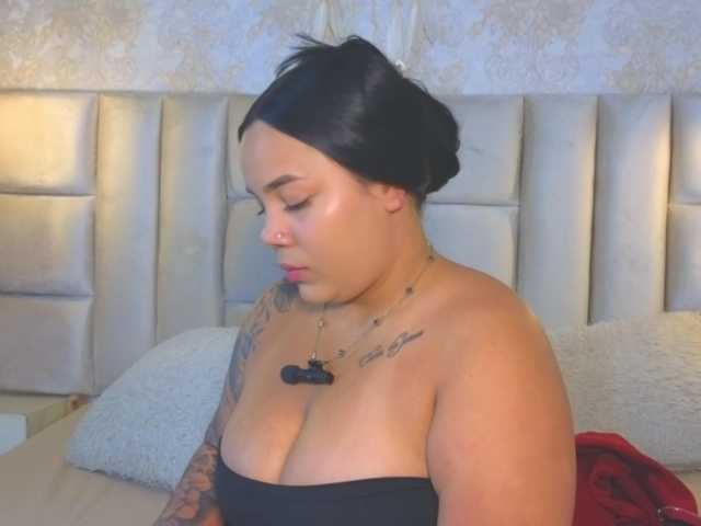 emilyqueen3xx live cam on BongaCams