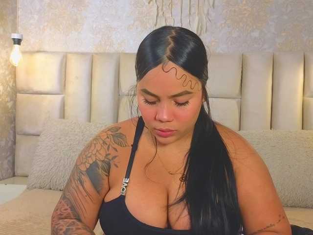 emilyqueen3xx live cam on BongaCams