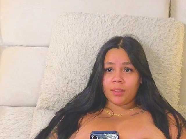 emilyqueen3xx live cam on BongaCams