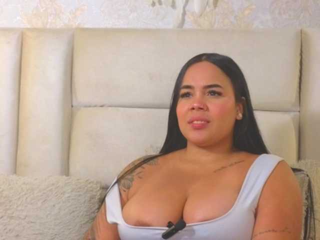 emilyqueen3xx live cam on BongaCams