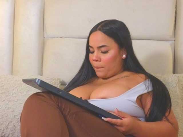 emilyqueen3xx live webcam show