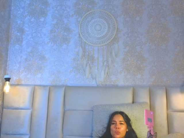 emilyqueen3xx live cam on BongaCams