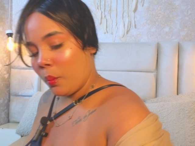 emilyqueen3xx live cam on BongaCams