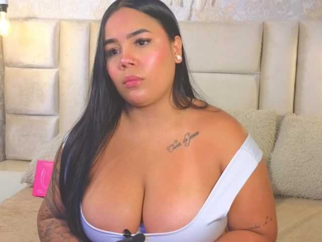 emilyqueen3xx live cam on BongaCams